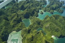 Ha long bay: One of the most beautiful place in planet.